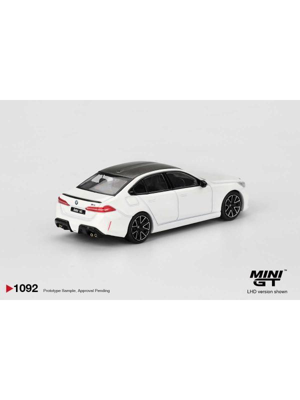 BMW M5 - ALPINE WHITE - 1092 - Görsel 3