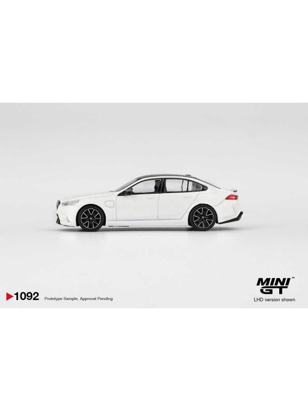 BMW M5 - ALPINE WHITE - 1092 - Görsel 4